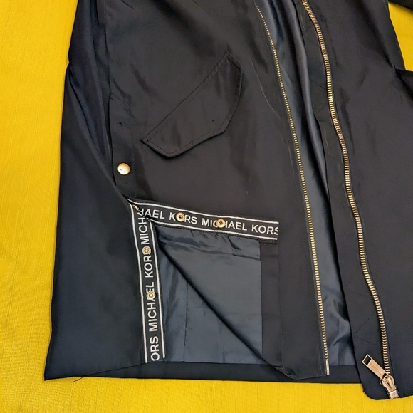 Micheal Kors Navy Jacket. - Picture 5 of 7